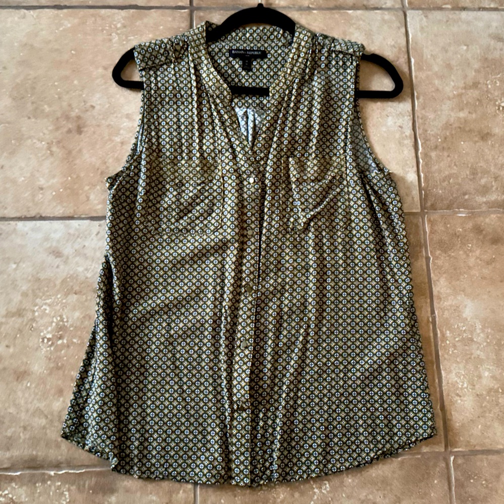 Banana Republic Sleeveless Button Down Top Blouse